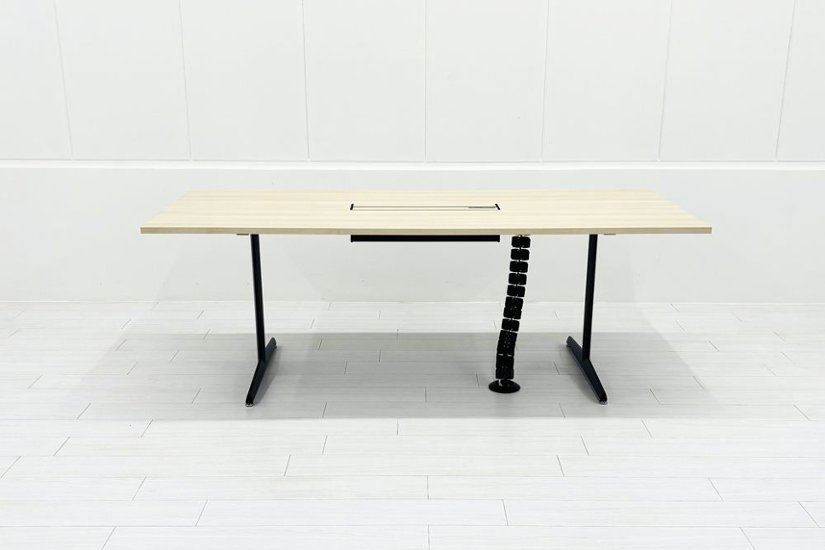 オカムラ ブレスタ 中古 幅2050 小型会議テーブル ミーティングテーブル 会議机 中古オフィス家具 2050/800/720画像