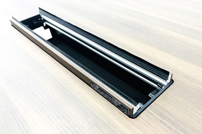 【ポリッシュ脚ピカピカ磨き有！】オカムラ ラティオ 中古 大型会議テーブル 幅6000 ミーティングテーブル 舟形天板 中古オフィス家具 6000/1200/720画像