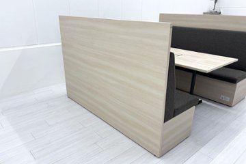 【3点セット】 対面ブース ファミレスソファ オカムラ ブレスタ 中古 ミーティングブース 中古オフィス家具 バックパネル付き画像