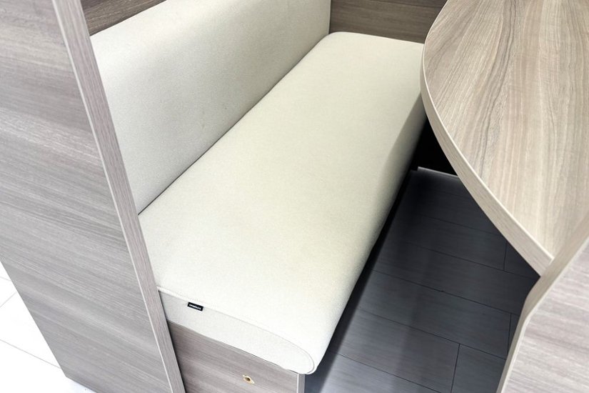Bresta 個室ブース オカムラ ブレスタ 中古 集中ブース 中古オフィス家具 ソファブース 1200/1200/1460 左ソファ画像