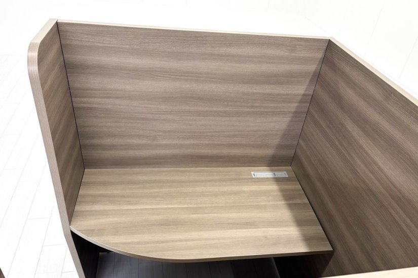 Bresta 個室ブース オカムラ ブレスタ 中古 集中ブース 中古オフィス家具 ソファブース 1200/1200/1460 右ソファ画像