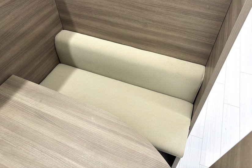 Bresta 個室ブース オカムラ ブレスタ 中古 集中ブース 中古オフィス家具 ソファブース 1200/1200/1460 右ソファ画像