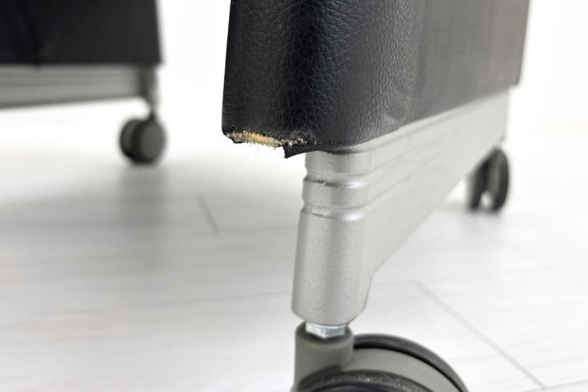 オカムラ 8346Mシリーズ ミーティングチェア 【4脚セット】 多目的チェア 中古オフィス家具 応接椅子 上下昇降タイプ ブラック画像