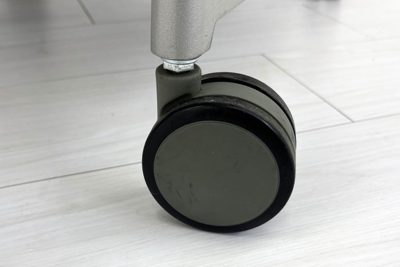 オカムラ 8346Mシリーズ ミーティングチェア 【4脚セット】 多目的チェア 中古オフィス家具 応接椅子 上下昇降タイプ ブラック画像