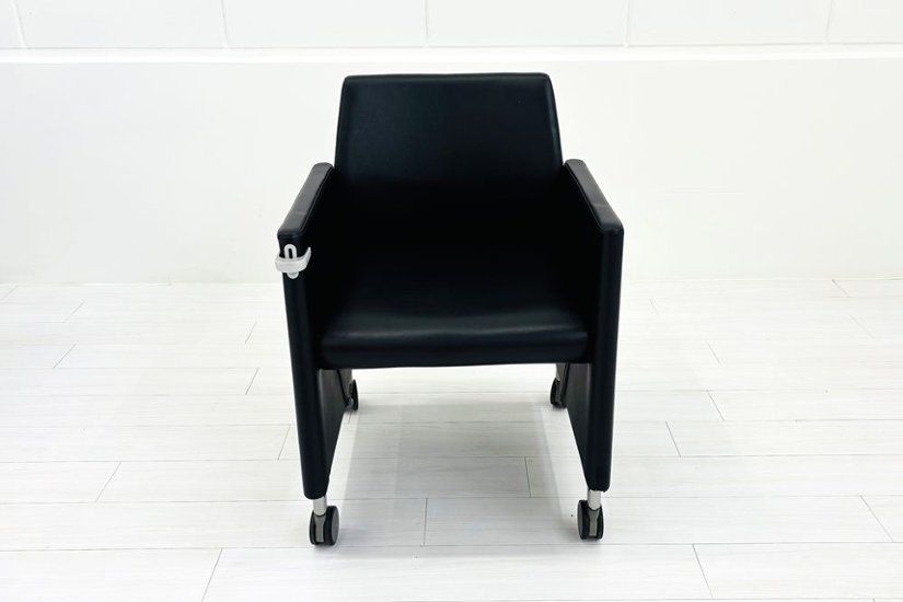 オカムラ 8346Mシリーズ ミーティングチェア 【4脚セット】 多目的チェア 中古オフィス家具 応接椅子 上下昇降タイプ ブラック画像