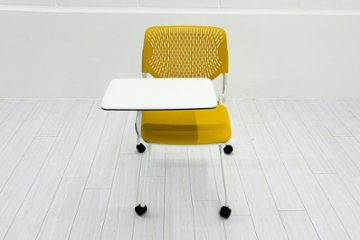 【4脚セット】 中古 オカムラ ネスティングチェア ルナチェア Runa(ルナ)シリーズ ミーティングチェア 多目的チェア テーブル付 イエロー画像