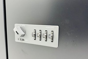 コクヨ エディア 8人用ロッカー 中古 メールボックス 中古オフィス家具 オートロックダイヤル錠 ブラック 900/450/1810画像