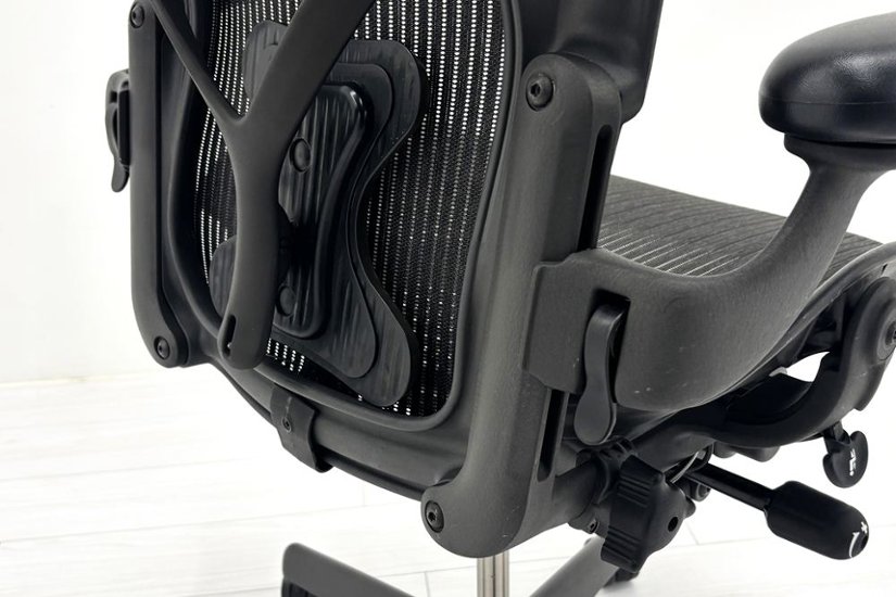 ハーマンミラー アーロンチェア Bサイズ フル装備 中古 ポスチャーフィット Herman Miller Aeron Chair 中古オフィス家具 肘レバー画像