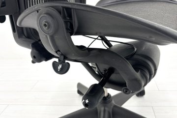 ハーマンミラー アーロンチェア Bサイズ フル装備 中古 ポスチャーフィット Herman Miller Aeron Chair 中古オフィス家具 肘レバー画像