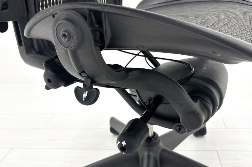 ハーマンミラー アーロンチェア Bサイズ フル装備 中古 ポスチャーフィット Herman Miller Aeron Chair 中古オフィス家具 肘レバー画像