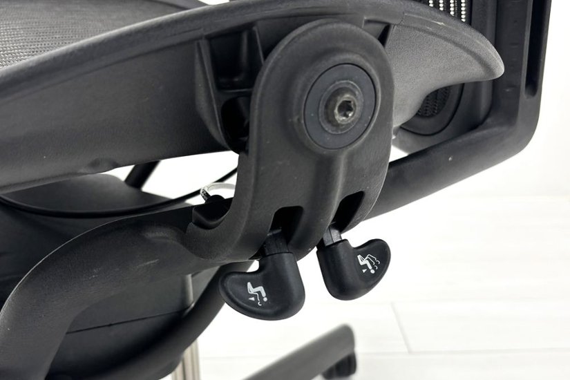 ハーマンミラー アーロンチェア Bサイズ フル装備 中古 ポスチャーフィット Herman Miller Aeron Chair 中古オフィス家具 肘レバー画像