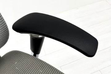 中古 バロンチェア オカムラ OKAMURA Baron 中古オフィス家具 ハイバックメッシュ 可動肘 ライトグレー画像