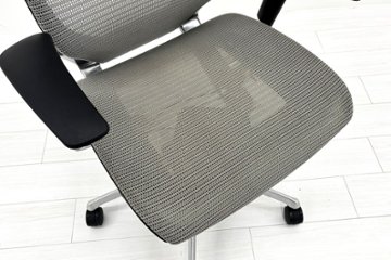 中古 バロンチェア オカムラ OKAMURA Baron 中古オフィス家具 ハイバックメッシュ 可動肘 ライトグレー画像
