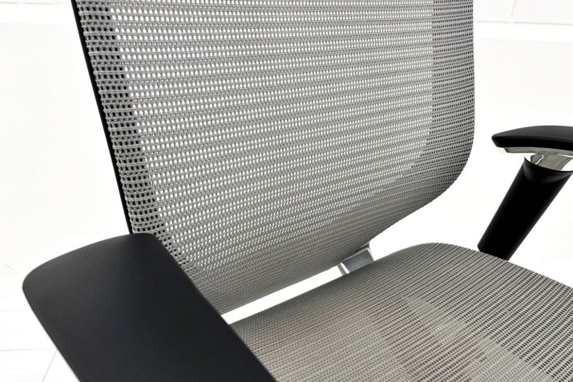 中古 バロンチェア オカムラ OKAMURA Baron 中古オフィス家具 ハイバックメッシュ 可動肘 ライトグレー画像