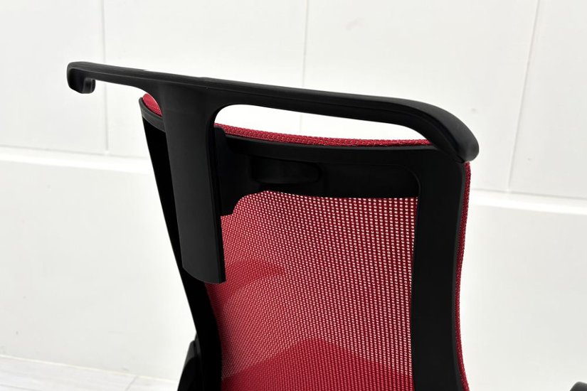 イトーキ エフチェア 中古 2017年製 クッション 固定肘 事務椅子 ITOKI 中古オフィス家具 KF-375JBH-T1M4 レッド画像