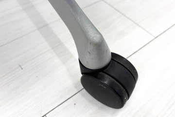 コーラルチェア ハイバック オカムラ 中古 背メッシュ 固定肘 中古オフィス家具 中古チェア Choral レッド画像