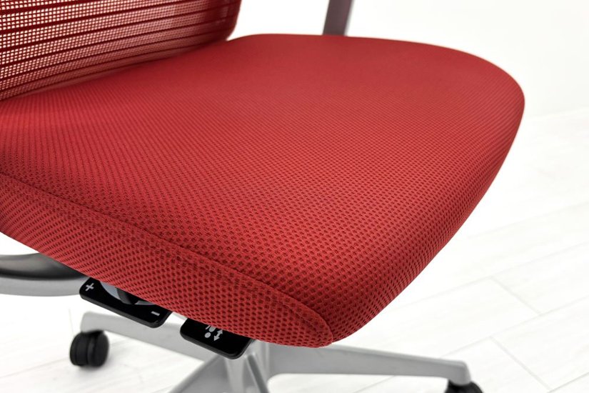 コーラルチェア ハイバック オカムラ 中古 背メッシュ 固定肘 中古オフィス家具 中古チェア Choral レッド画像