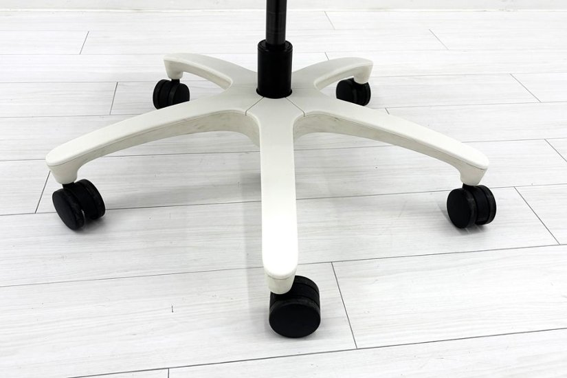 イトーキ エフチェア ローバック 中古 クッション 肘無 事務椅子 ITOKI 中古オフィス家具 レッド画像