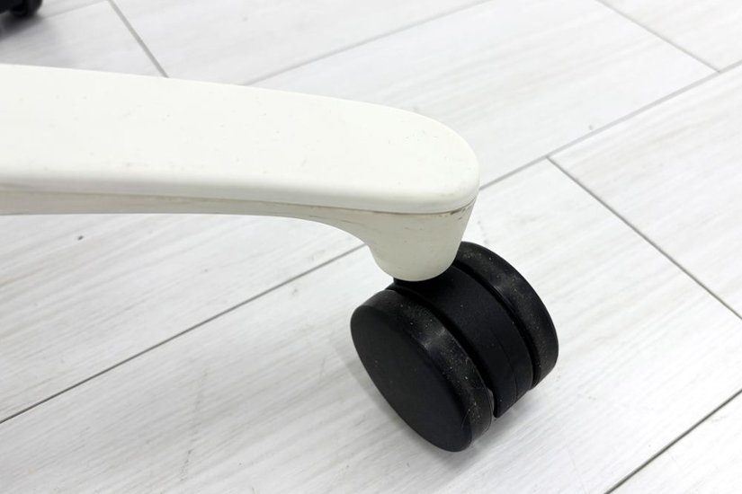 イトーキ エフチェア ローバック 中古 クッション 肘無 事務椅子 ITOKI 中古オフィス家具 レッド画像