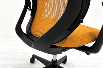 オカムラ シルフィーチェア 中古 2018年製 ハイバック 可動肘 ハンガー付 OKAMURA Sylphy 中古オフィス家具 オレンジ画像