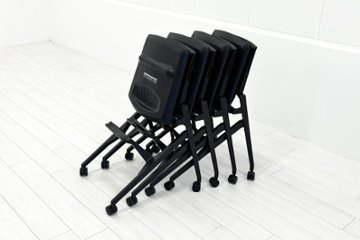 オカムラ Marca(マルカ)シリーズ 肘無 中古 2022年製 【4脚セット】 ミーティングチェア 会議椅子 ネスティングチェア 中古オフィス家具 ブラック画像