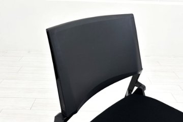 オカムラ Marca(マルカ)シリーズ 肘無 中古 2022年製 【4脚セット】 ミーティングチェア 会議椅子 ネスティングチェア 中古オフィス家具 ブラック画像