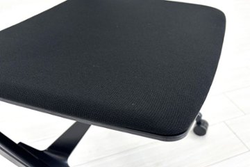 オカムラ Marca(マルカ)シリーズ 肘無 中古 2022年製 ミーティングチェア 会議椅子 ネスティングチェア 中古オフィス家具 ブラック画像