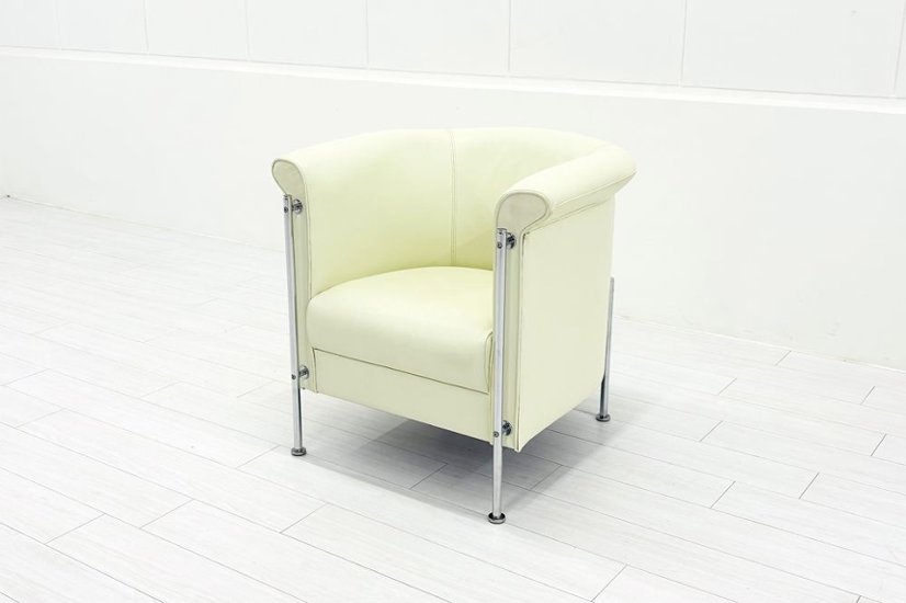 ラウンジチェア シングルソファ 1人用ソファ 中古 多目的チェア 中古オフィス家具 レザー ベージュ系色画像