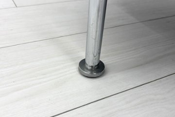 ラウンジチェア シングルソファ 1人用ソファ 中古 多目的チェア 中古オフィス家具 レザー ベージュ系色画像