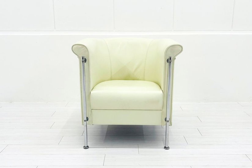 ラウンジチェア シングルソファ 1人用ソファ 中古 多目的チェア 中古オフィス家具 レザー ベージュ系色画像