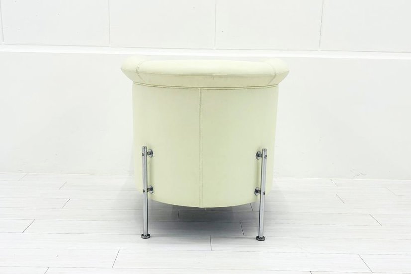 ラウンジチェア シングルソファ 1人用ソファ 中古 多目的チェア 中古オフィス家具 レザー ベージュ系色画像