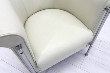 ラウンジチェア シングルソファ 1人用ソファ 中古 多目的チェア 中古オフィス家具 レザー ベージュ系色画像