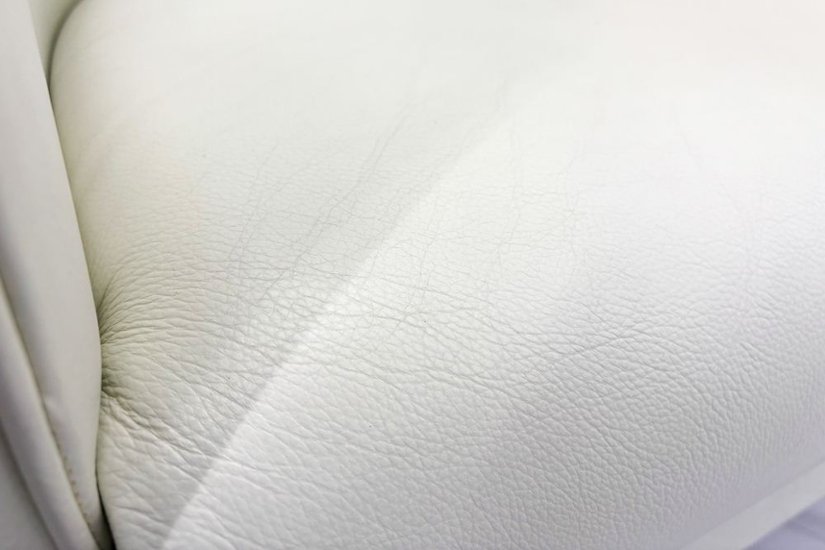 ラウンジチェア シングルソファ 1人用ソファ 中古 多目的チェア 中古オフィス家具 レザー ベージュ系色画像