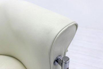 ラウンジチェア シングルソファ 1人用ソファ 中古 多目的チェア 中古オフィス家具 レザー ベージュ系色画像