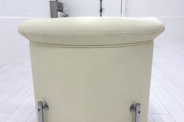 ラウンジチェア シングルソファ 1人用ソファ 中古 多目的チェア 中古オフィス家具 レザー ベージュ系色 700/700/720画像