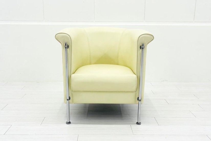 ラウンジチェア シングルソファ 1人用ソファ 中古 多目的チェア 中古オフィス家具 レザー ベージュ系色 700/700/720画像