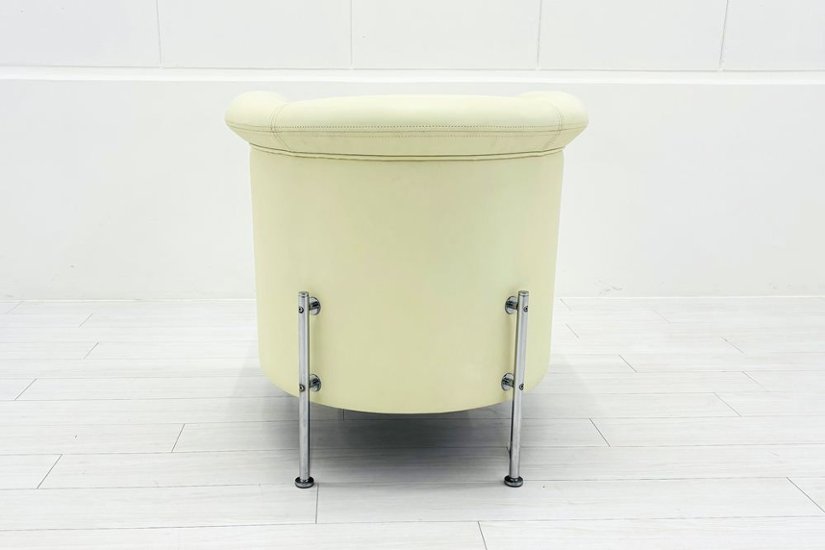ラウンジチェア シングルソファ 1人用ソファ 中古 多目的チェア 中古オフィス家具 レザー ベージュ系色 700/700/720画像