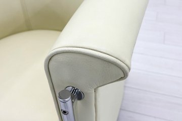 ラウンジチェア シングルソファ 1人用ソファ 中古 多目的チェア 中古オフィス家具 レザー ベージュ系色 700/700/720画像