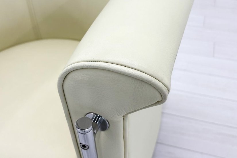 ラウンジチェア シングルソファ 1人用ソファ 中古 多目的チェア 中古オフィス家具 レザー ベージュ系色 700/700/720画像