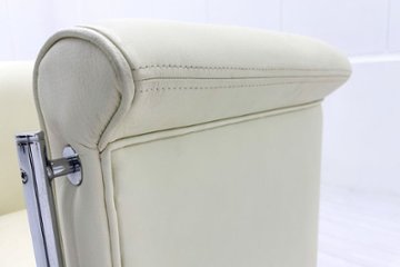 ラウンジチェア シングルソファ 1人用ソファ 中古 多目的チェア 中古オフィス家具 レザー ベージュ系色 700/700/720画像