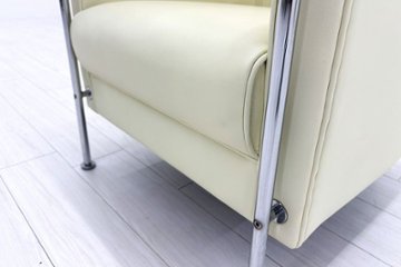 ラウンジチェア シングルソファ 1人用ソファ 中古 多目的チェア 中古オフィス家具 レザー ベージュ系色 700/700/720画像
