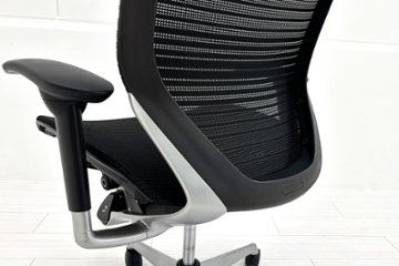 オカムラ バロンチェア 中古 OKAMURA Baron 中古オフィス家具 可動肘 ハイバック グラデーションメッシュ ブラック画像