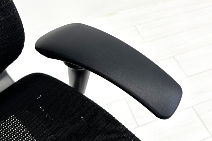 オカムラ バロンチェア 中古 OKAMURA Baron 中古オフィス家具 可動肘 ハイバック グラデーションメッシュ ブラック画像