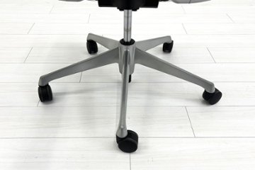 オカムラ バロンチェア 中古 OKAMURA Baron 中古オフィス家具 可動肘 ハイバック グラデーションメッシュ ブラック画像