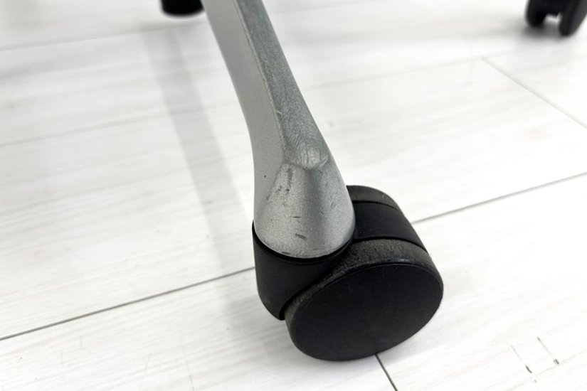 オカムラ バロンチェア 中古 OKAMURA Baron 中古オフィス家具 可動肘 ハイバック グラデーションメッシュ ブラック画像