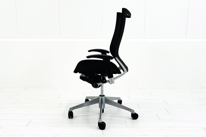 オカムラ バロンチェア 中古 OKAMURA Baron 中古オフィス家具 可動肘 ハイバック グラデーションメッシュ ブラック画像