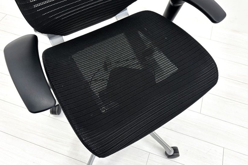 オカムラ バロンチェア 中古 OKAMURA Baron 中古オフィス家具 可動肘 ハイバック グラデーションメッシュ ブラック画像