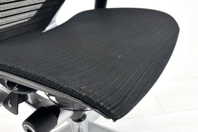 オカムラ バロンチェア 中古 OKAMURA Baron 中古オフィス家具 可動肘 ハイバック グラデーションメッシュ ブラック画像