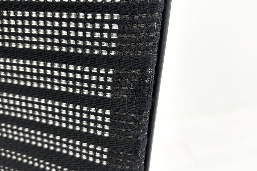 オカムラ バロンチェア 中古 OKAMURA Baron 中古オフィス家具 可動肘 ハイバック グラデーションメッシュ ブラック画像