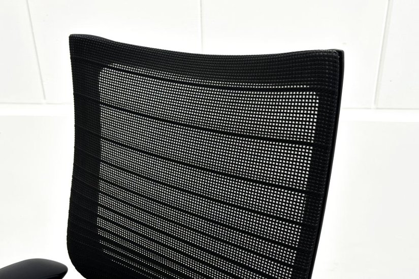 オカムラ バロンチェア 中古 OKAMURA Baron 中古オフィス家具 可動肘 ハイバック グラデーションメッシュ ブラック画像